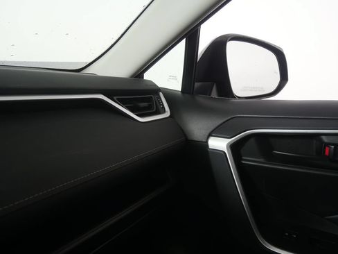 Used 2020 Toyota RAV4 LE w/ All Weather Liner Package AWD/4WD image 20