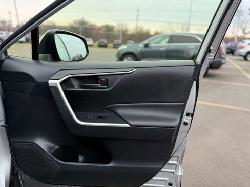 Used 2019 Toyota RAV4 LE image 18