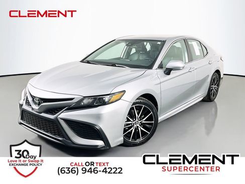 Used 2023 Toyota Camry SE FWD image 1