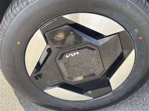 Certified 2024 Kia EV9 Wind image 14