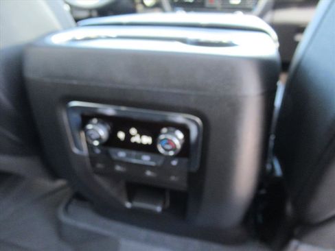 Used 2025 Chevrolet Suburban Premier image 14