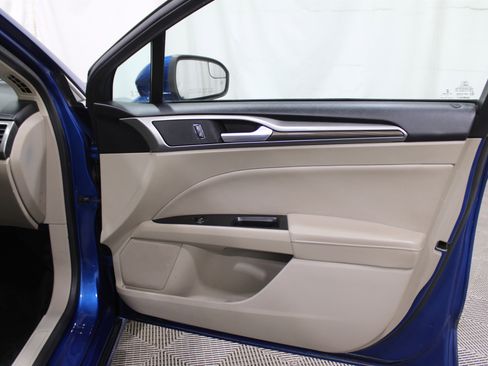 Used 2018 Ford Fusion SE image 28