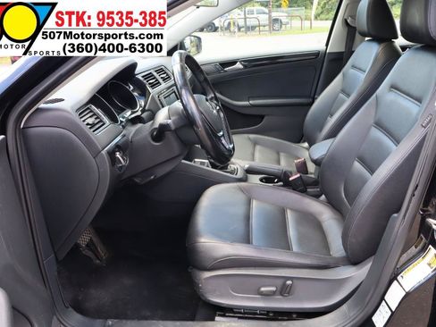 Used 2017 Volkswagen Jetta SEL FWD image 13