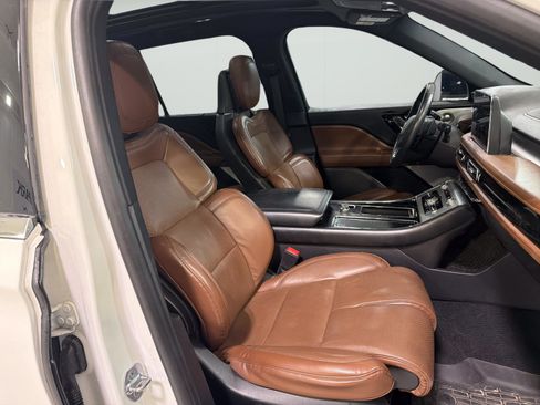 Used 2020 Lincoln Aviator Grand Touring w/ Equipment Group 302A AWD/4WD image 13