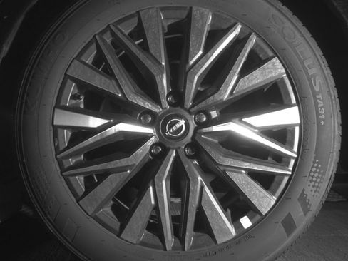 Used 2025 Nissan Altima 2.5 SV FWD image 17
