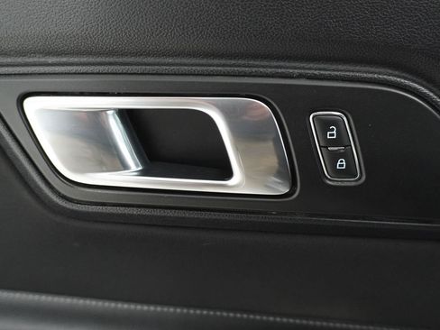 Used 2018 Ford Mustang Coupe w/ Equipment Group 101A RWD image 19