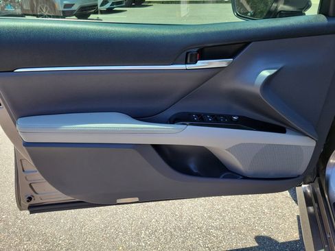 Used 2019 Toyota Camry XLE FWD image 17