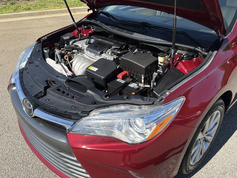 Used 2017 Toyota Camry XLE w/ Moonroof Package image 24