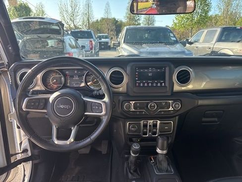 Used 2020 Jeep Wrangler Unlimited Sahara image 11