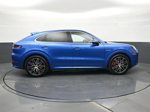 Certified 2025 Porsche Cayenne S AWD/4WD image 24