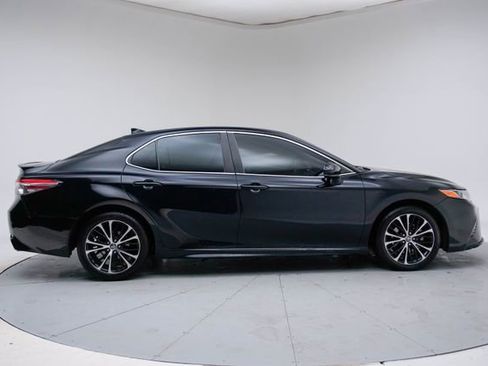 Used 2020 Toyota Camry SE image 8