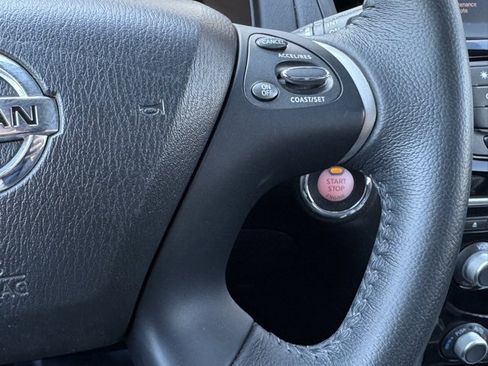 Used 2018 Nissan Pathfinder SV image 31