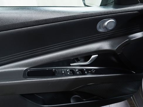 Certified 2023 Hyundai Elantra SE image 19