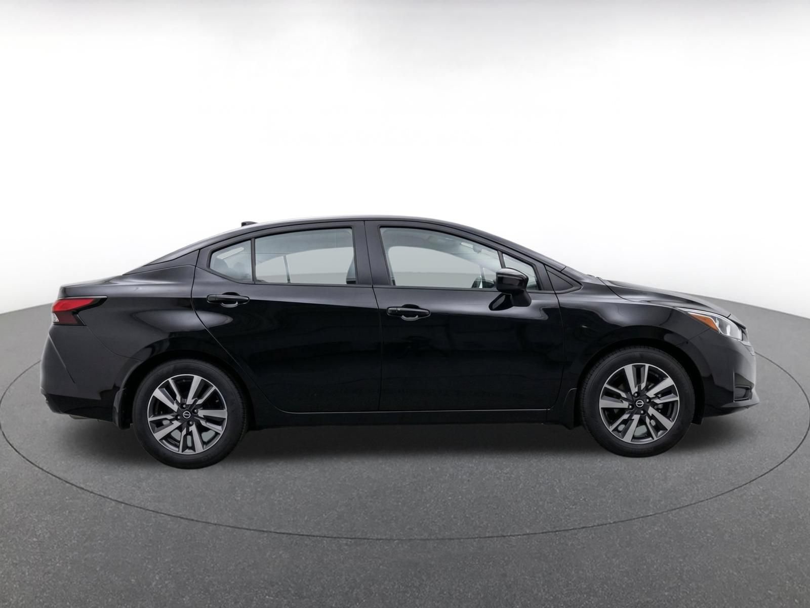 Used 2025 Nissan Versa SV FWD image 9
