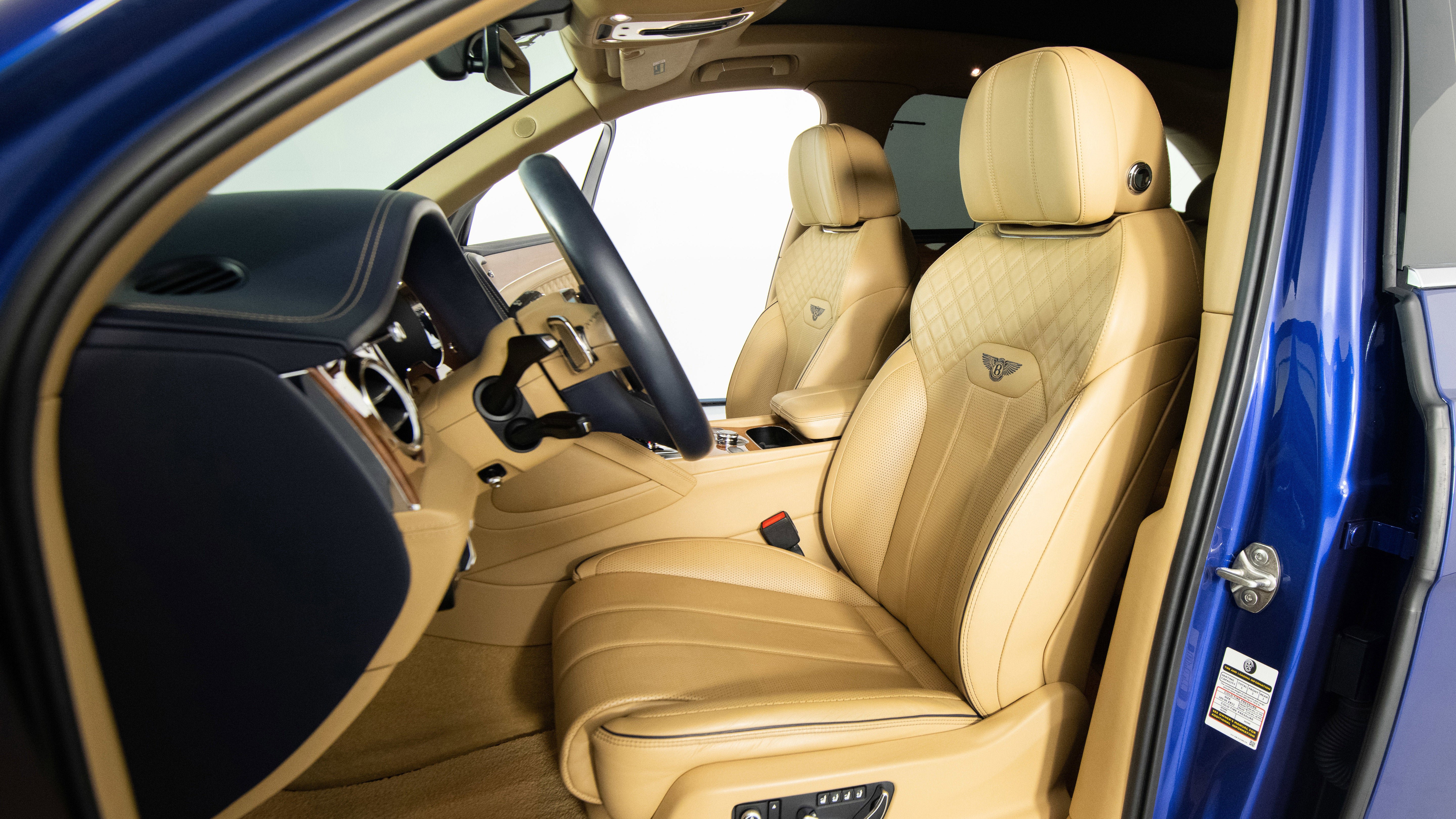 Used 2021 Bentley Bentayga AWD/4WD image 18