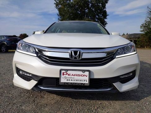 Used 2017 Honda Accord EX image 9