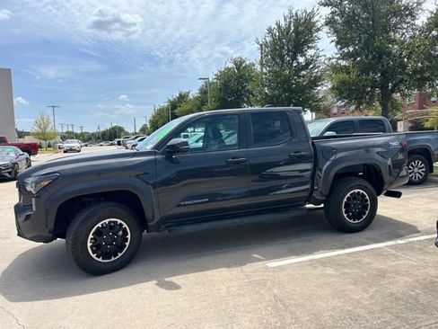 Used 2024 Toyota Tacoma TRD Off-Road w/ TRD Off Road Premium Package AWD/4WD image 8