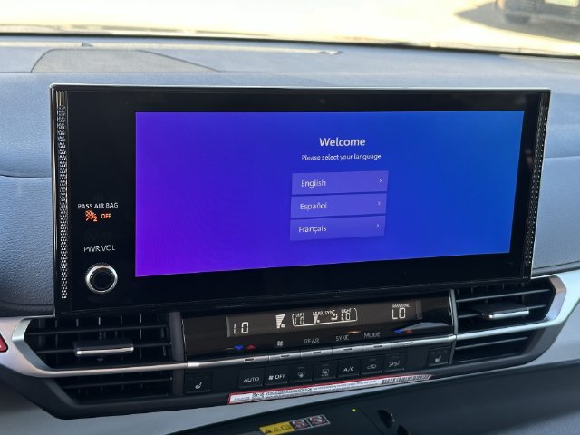 Used 2026 Toyota Sienna XLE FWD image 16