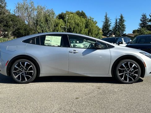 New 2026 Toyota Prius Plug-In Hybrid FWD image 9