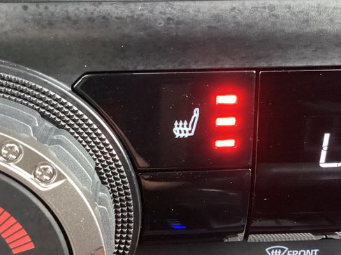 Used 2025 Toyota Tacoma TRD Sport image 25