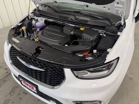 New 2026 Chrysler Pacifica Select image 17