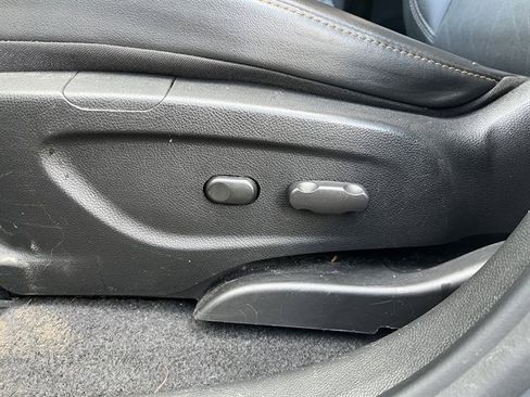 Used 2020 Chevrolet Trax LT w/ LT Convenience Package image 19