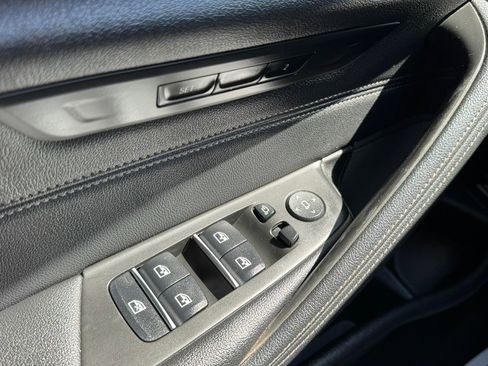 Used 2022 BMW 530i xDrive w/ Premium Package image 7