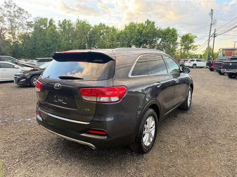 Used 2017 Kia Sorento AWD image 4