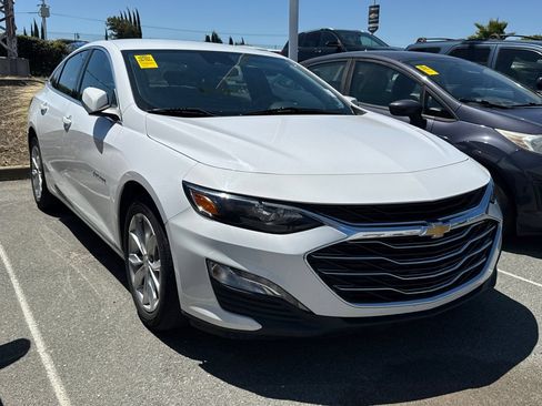 Used 2024 Chevrolet Malibu LT FWD image 2