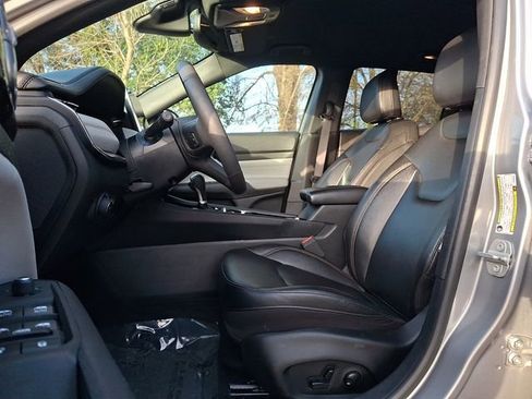 Used 2024 Jeep Compass Limited image 13