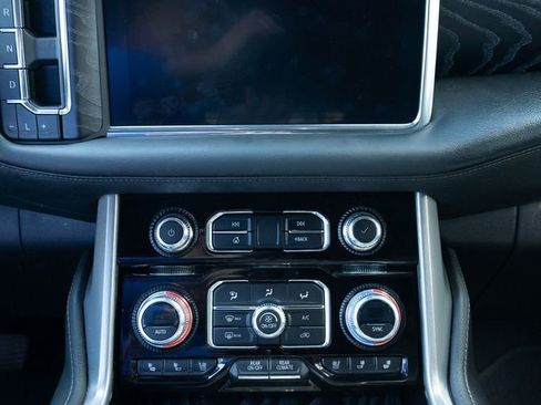 Used 2023 GMC Yukon Denali AWD/4WD image 12