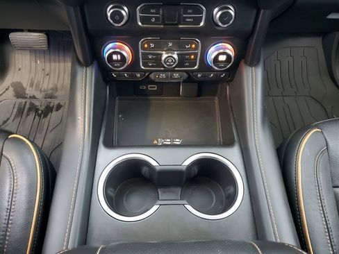 Used 2022 GMC Yukon XL AT4 image 41