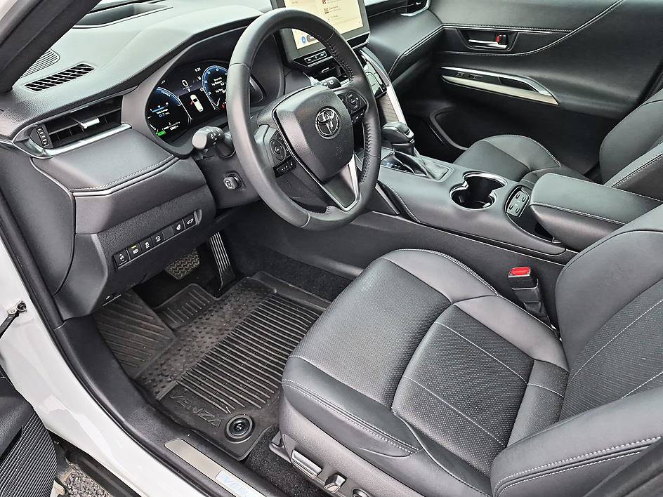 Used 2023 Toyota Venza Limited AWD/4WD image 16