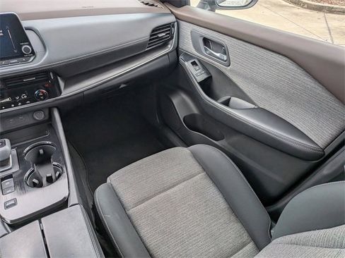 Used 2023 Nissan Rogue SV image 16