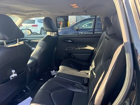Used 2023 Toyota Highlander XLE AWD/4WD image 13