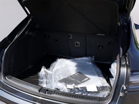 New 2025 Porsche Macan image 17