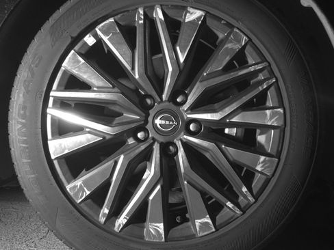 Used 2025 Nissan Altima 2.5 SV FWD image 13