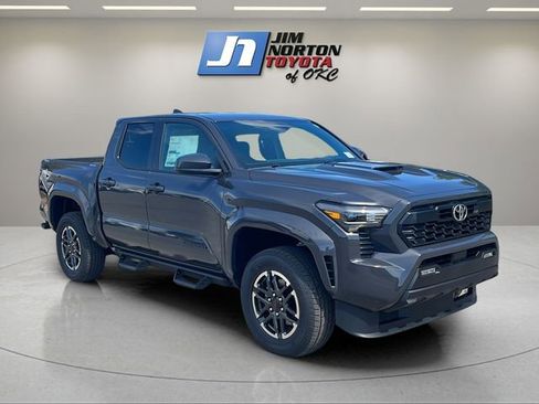 Used 2025 Toyota Tacoma TRD Sport image 3