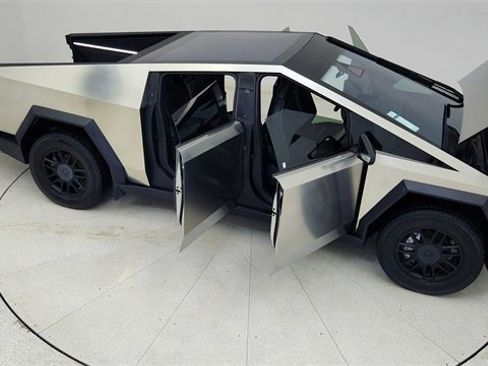 Used 2025 Tesla Cybertruck AWD Crew Cab image 79