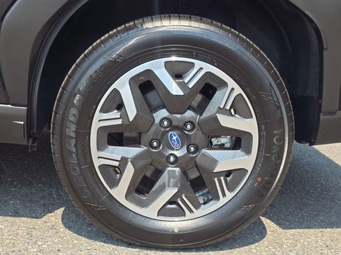 Certified 2025 Subaru Forester Premium AWD/4WD image 8