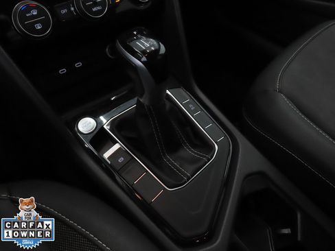 Certified 2024 Volkswagen Taos SE image 17