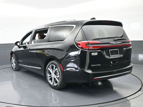 New 2026 Chrysler Pacifica Pinnacle image 4
