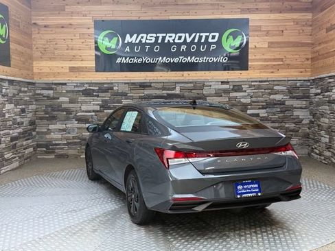 Used 2023 Hyundai Elantra SEL w/ Preferred Accessory Package FWD image 6
