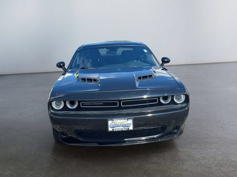 Used 2018 Dodge Challenger SXT RWD image 8