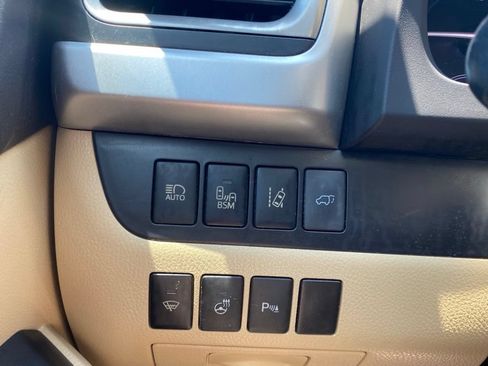 Used 2016 Toyota Highlander Limited Platinum FWD image 27