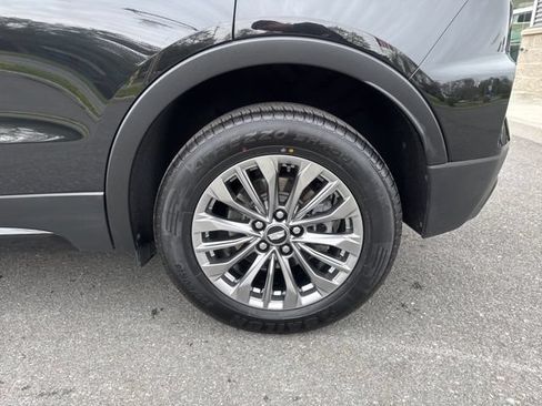 Used 2024 Cadillac XT4 Premium Luxury AWD/4WD image 10