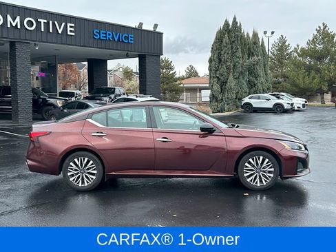 Used 2024 Nissan Altima 2.5 SV FWD image 2