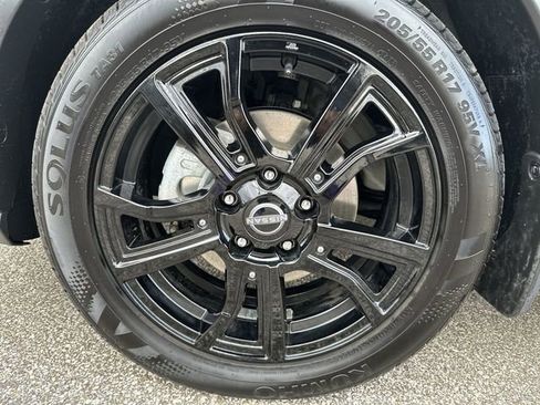 Used 2023 Nissan Kicks SR image 21