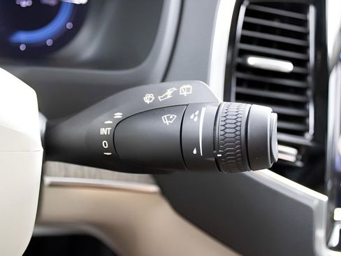 New 2025 Volvo XC90 T8 Plus w/ Protection Package Premier image 20