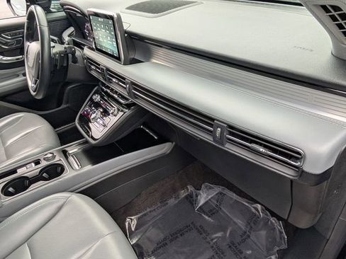 Used 2020 Lincoln Corsair FWD w/ Rear Removable Package Tray image 22